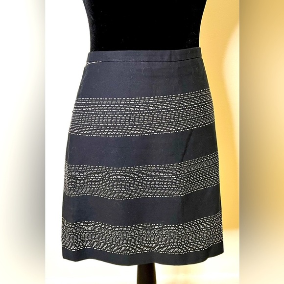 Loft Black with white stripes mini skirt zip closure Size 8 excellent condition - Picture 1 of 3
